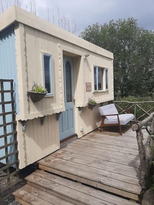 דירות Llanybyther Off Grid Rosie Sheperd Hut And Summerhouse Plus 1 Acre At Tanyrallt מראה חיצוני תמונה
